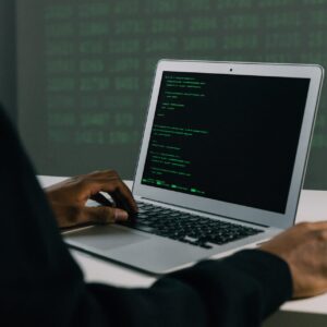 Protección Avanzada en Ciberseguridad: Formación y vigilancia continua